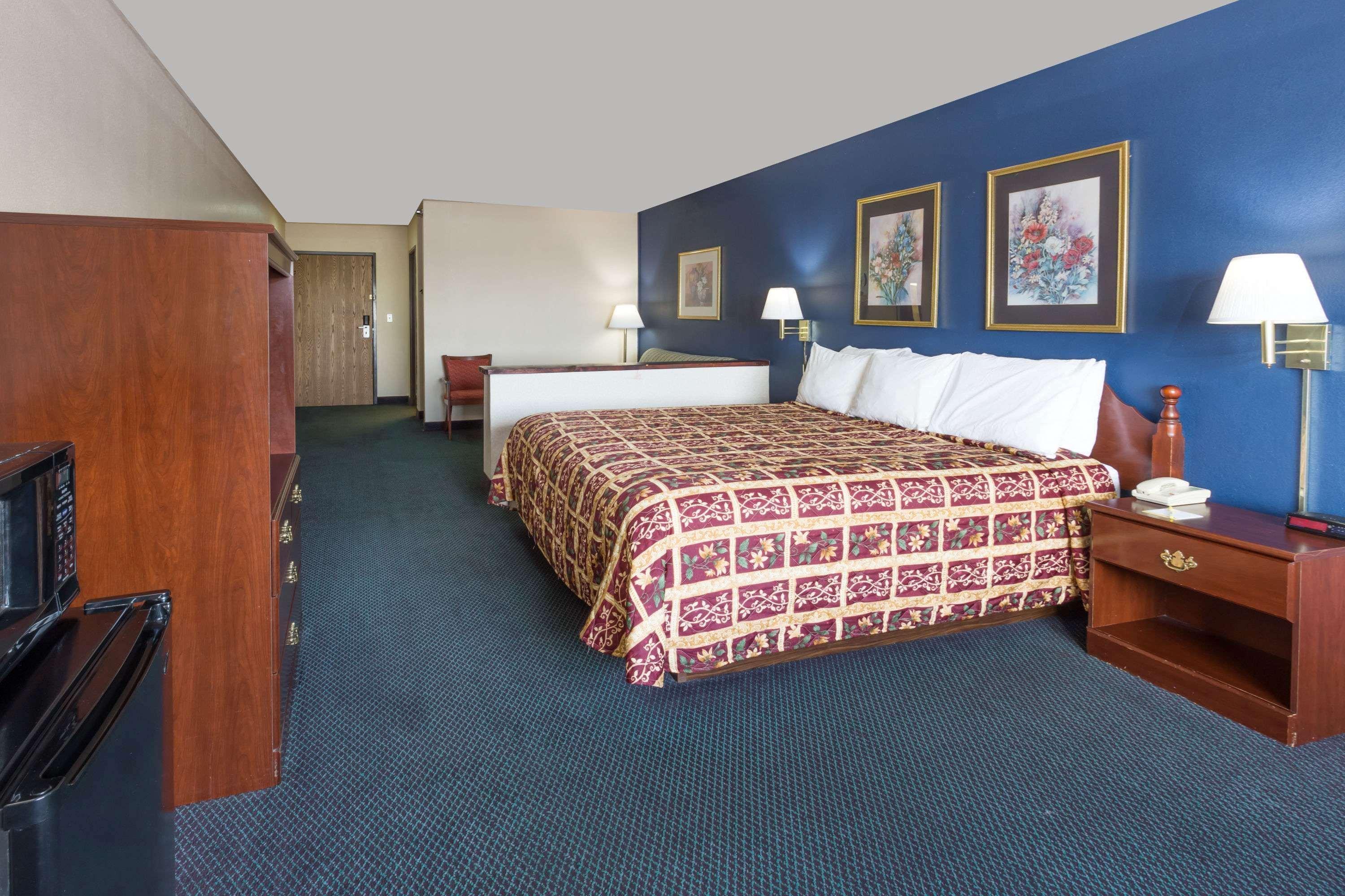 Days Inn & Suites By Wyndham Of Morris Extérieur photo