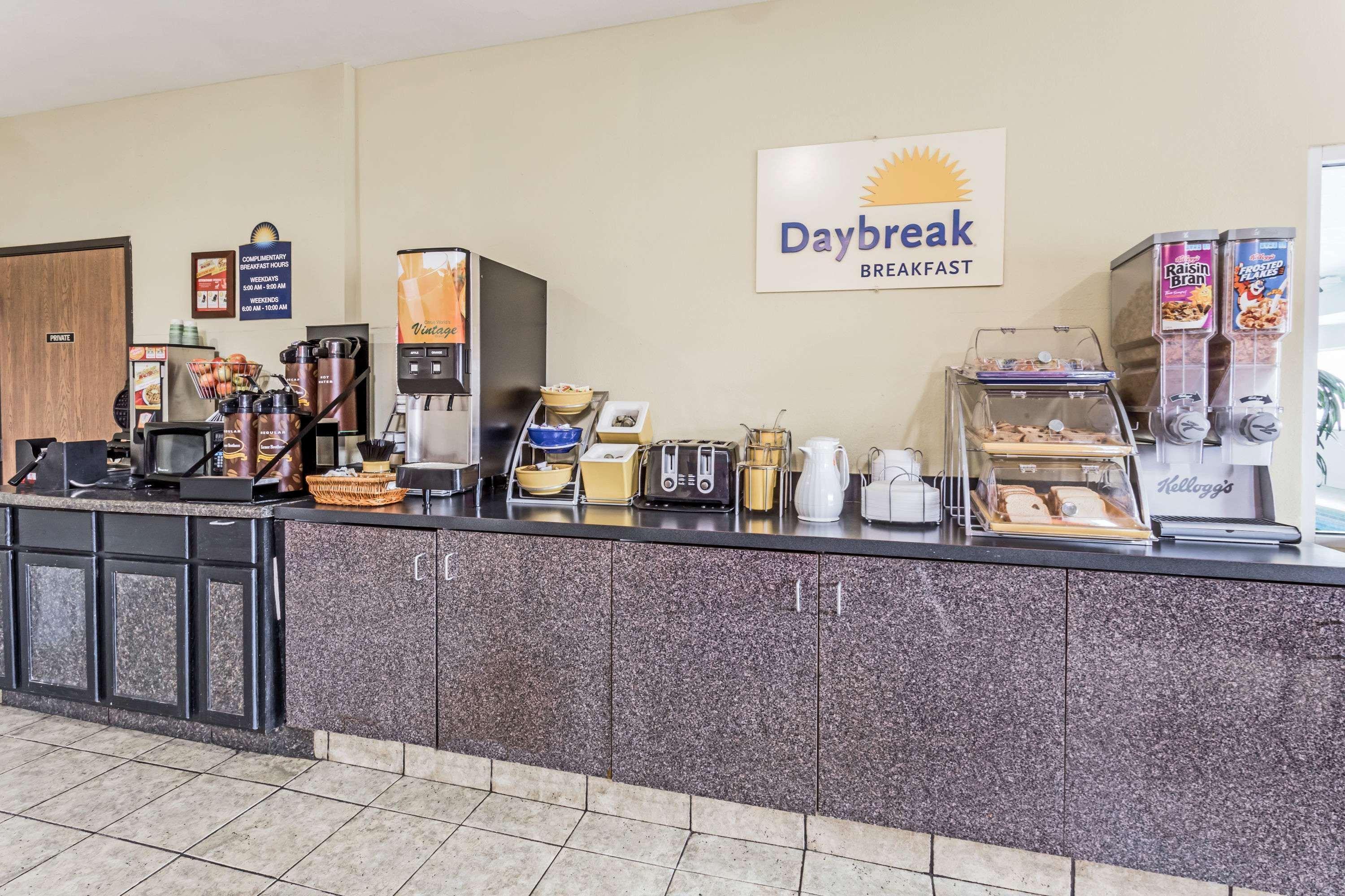 Days Inn & Suites By Wyndham Of Morris Extérieur photo