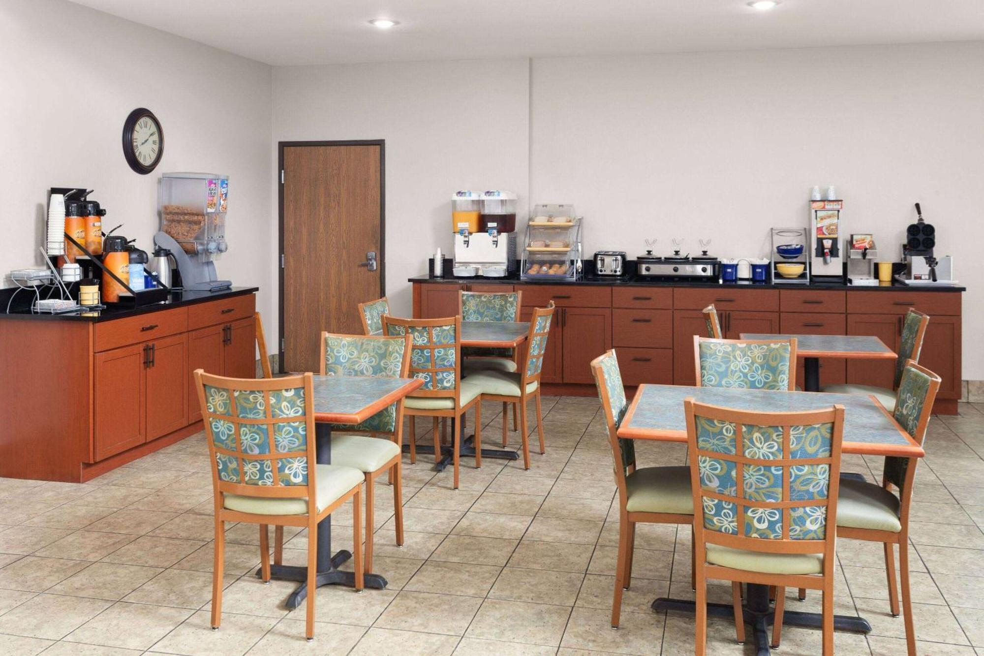 Days Inn & Suites By Wyndham Of Morris Extérieur photo