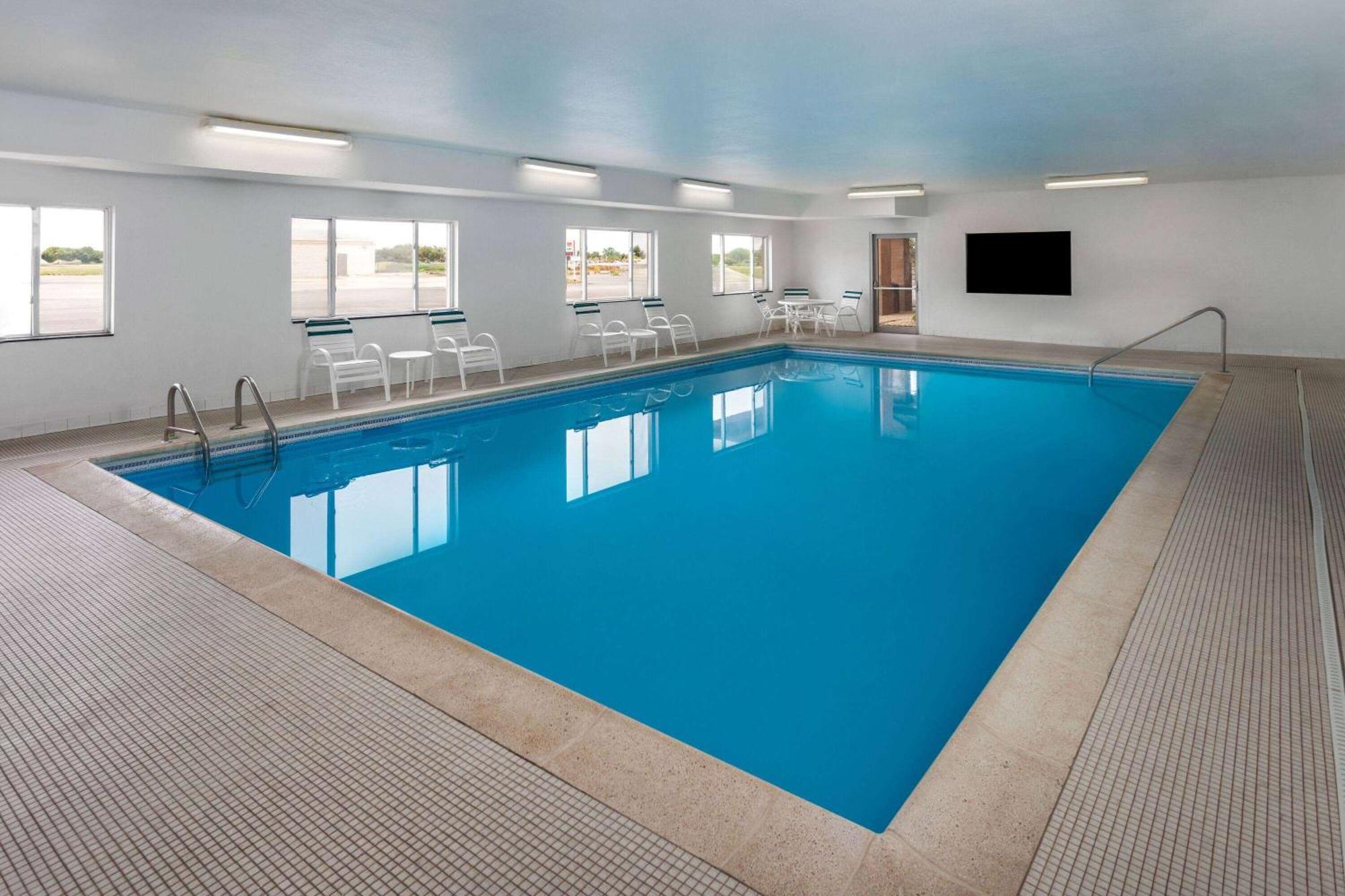 Days Inn & Suites By Wyndham Of Morris Extérieur photo