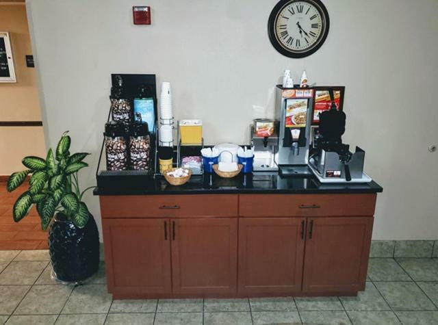 Days Inn & Suites By Wyndham Of Morris Extérieur photo